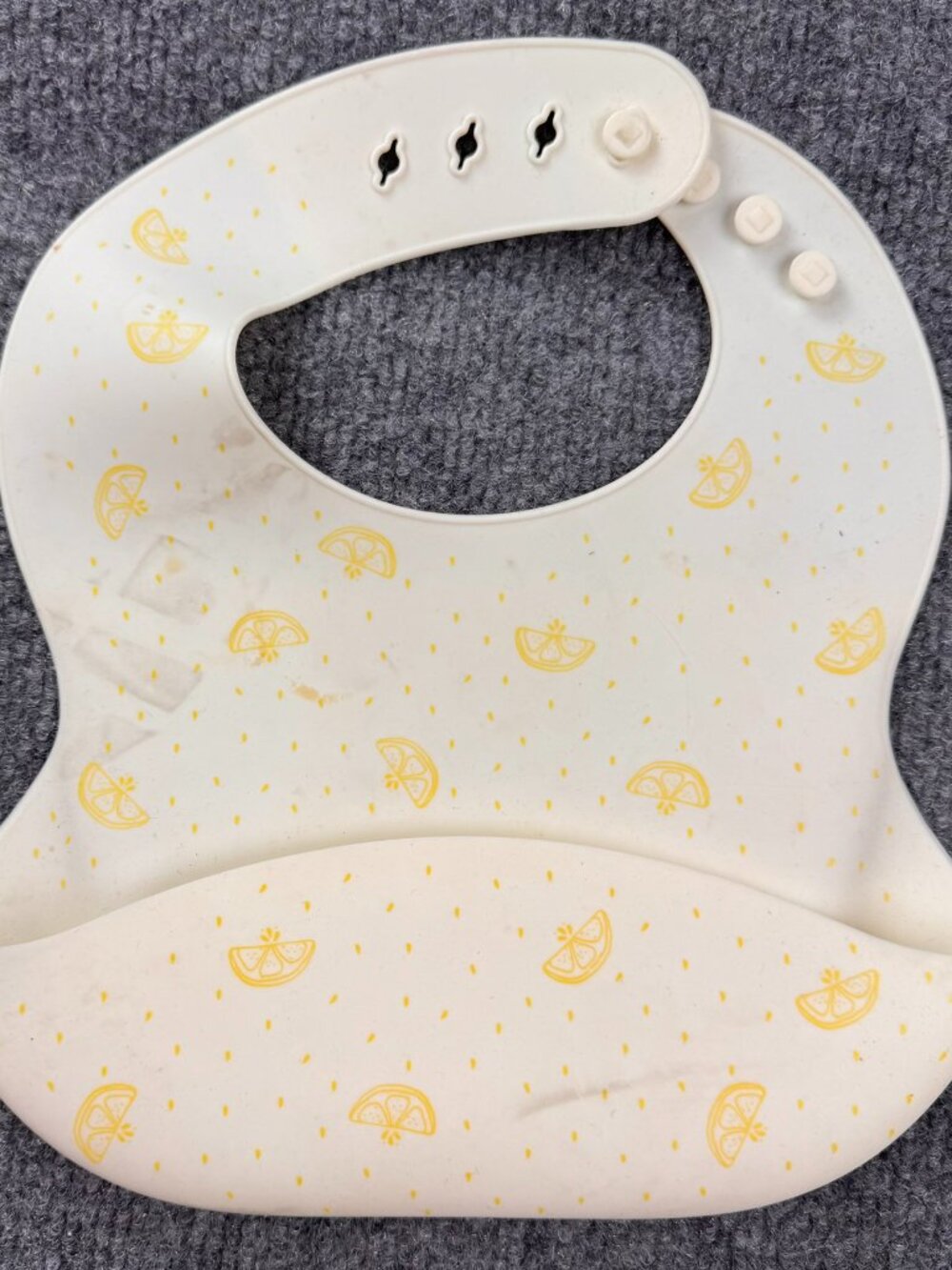 Rae Dunn Baby by Magenta Silicone Bib Catch Pocket Lemon Print Adjustable STAINS